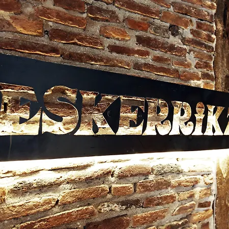 Pensión Basque Boutique By Gaiarooms 2*